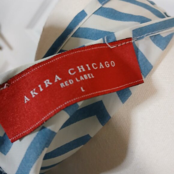 Akira Chicago Red Label Tunic Top Women's Size L Blue White Chevron Print - Picture 6 of 7